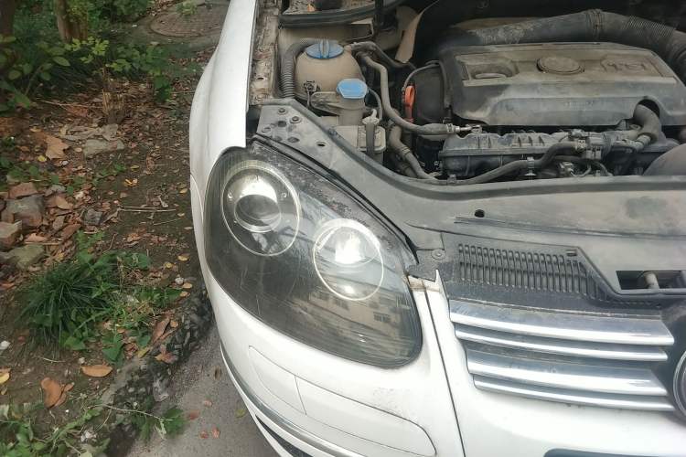 Used Volkswagen Sagitar 2010 1.8TSI Manual Champion Edition Right Front Headlight