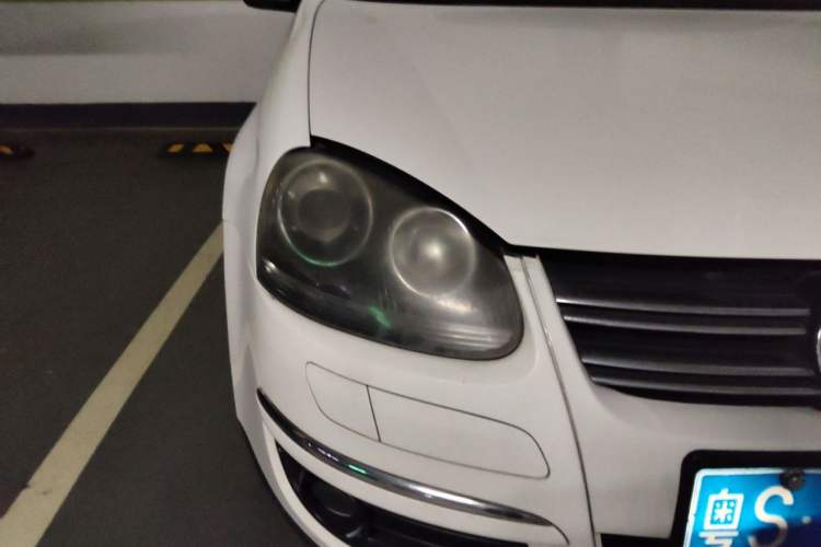 Used Volkswagen Sagitar 2010 1.8TSI Automatic Champion Edition Right Front Headlight