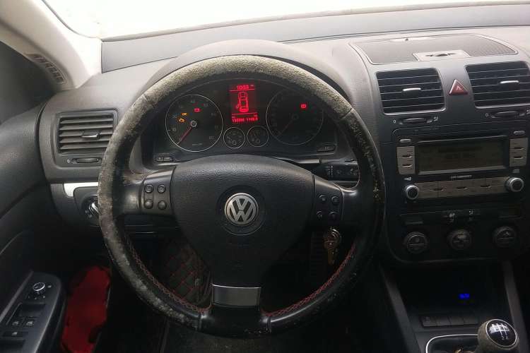 Used Volkswagen Sagitar 2010 1.8TSI Manual Champion Edition Steering Wheel