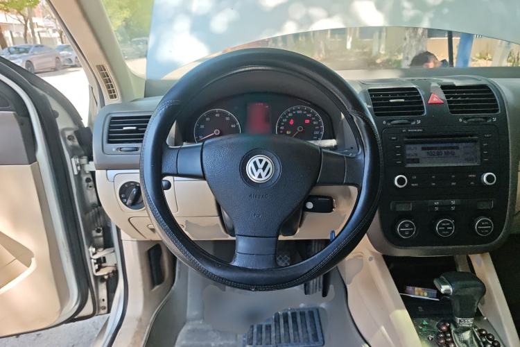 Used Volkswagen Sagitar 2010 1.4 TSI Automatic Luxury Model Steering Wheel