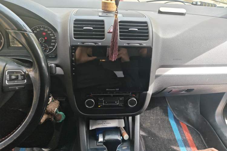 Used Volkswagen Sagitar 2011 1.8TSI Automatic Champion Edition Audio And AC Panel