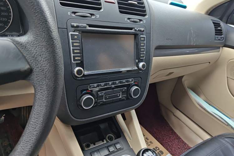 Used Volkswagen Sagitar 2011 1.4 TSI Manual Tech Model Audio And AC Panel