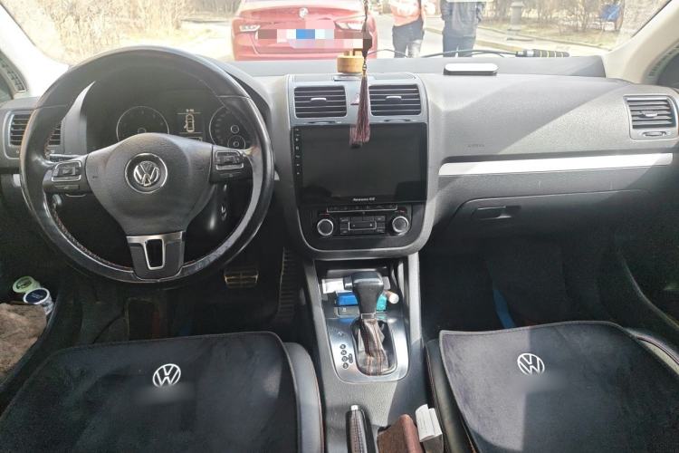 Used Volkswagen Sagitar 2011 1.8TSI Automatic Champion Edition Center Console