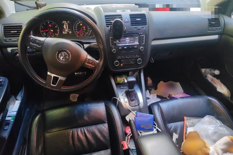 Used Volkswagen Sagitar 2011 1.8TSI Automatic Champion Edition Center Console