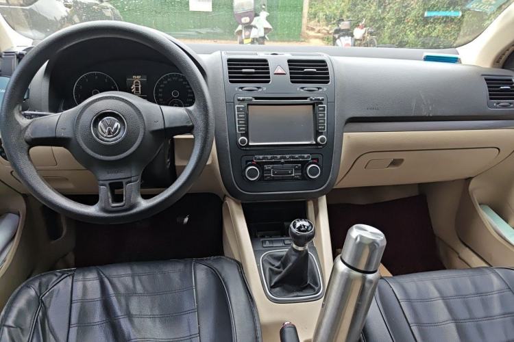 Used Volkswagen Sagitar 2011 1.4 TSI Manual Tech Model Center Console