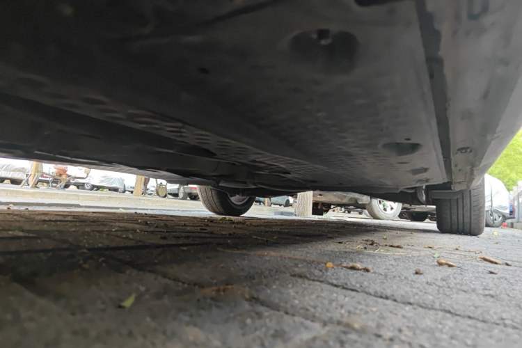 Used Volkswagen Sagitar 2011 1.6L Manual Comfort Version Chassis Front Left
