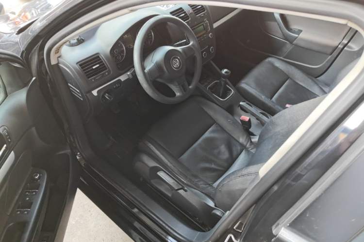 Used Volkswagen Sagitar 2011 1.6L Manual Comfort Version Driver Seat