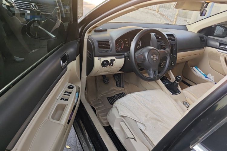 Used Volkswagen Sagitar 2011 1.6L Manual Comfort Version Driver Seat