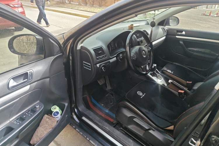 Used Volkswagen Sagitar 2011 1.8TSI Automatic Champion Edition Driver Seat