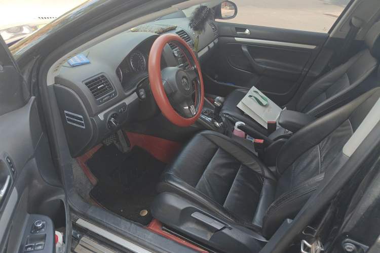 Used Volkswagen Sagitar 2011 1.6L Automatic Special Edition Driver Seat