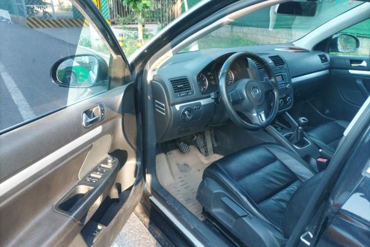 Used Volkswagen Sagitar 2011 1.6L Manual Special Edition Driver Seat