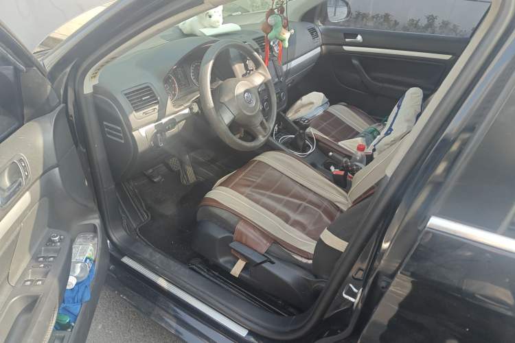 Used Volkswagen Sagitar 2011 1.4 TSI Manual Tech Model Driver Seat