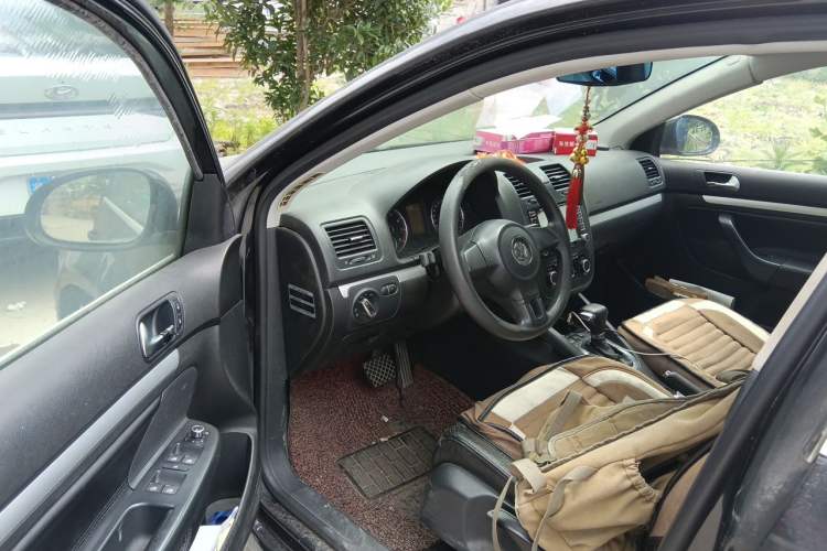 Used Volkswagen Sagitar 2011 1.6L Automatic Comfort Edition Driver Seat