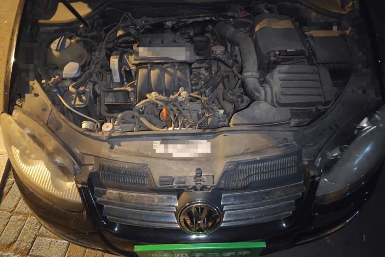 Used Volkswagen Sagitar 2011 1.6L Manual Comfort Version Engine Bay