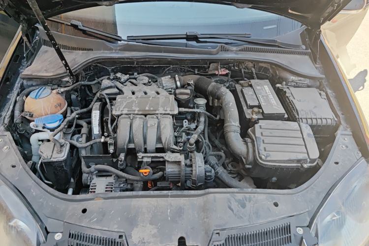Used Volkswagen Sagitar 2011 1.6L Manual Comfort Version Engine Bay