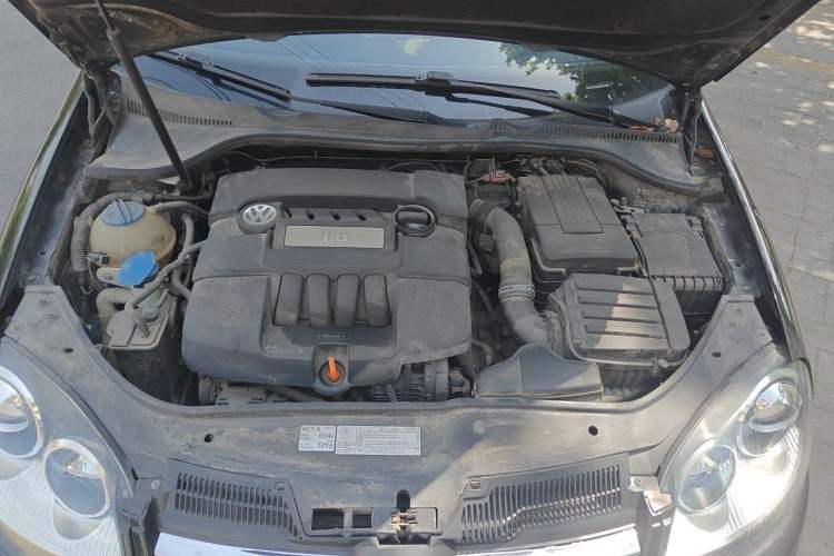 Used Volkswagen Sagitar 2011 1.6L Automatic Special Edition Engine Bay