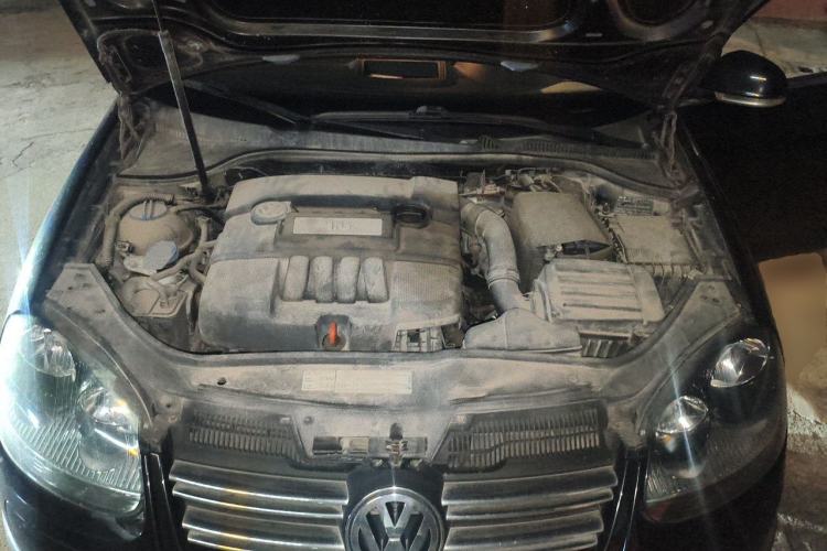 Used Volkswagen Sagitar 2011 1.6L Manual Comfort Version Engine Bay