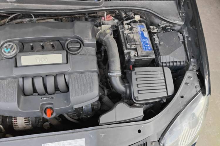 Used Volkswagen Sagitar 2011 1.6L Manual Comfort Version Engine Bay Left