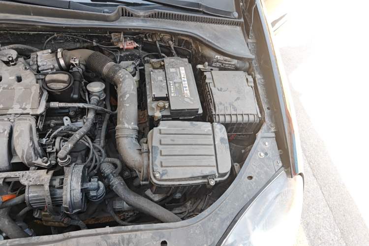 Used Volkswagen Sagitar 2011 1.6L Manual Comfort Version Engine Bay Left