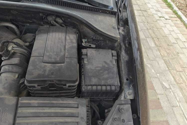 Used Volkswagen Sagitar 2011 1.8TSI Automatic Champion Edition Engine Bay Left