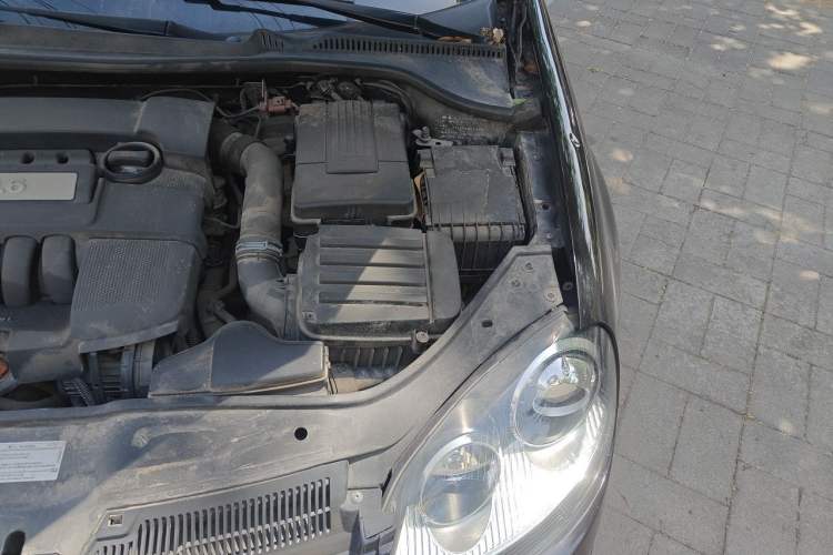Used Volkswagen Sagitar 2011 1.6L Automatic Special Edition Engine Bay Left