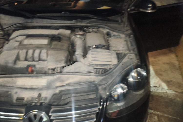 Used Volkswagen Sagitar 2011 1.6L Manual Comfort Version Engine Bay Left