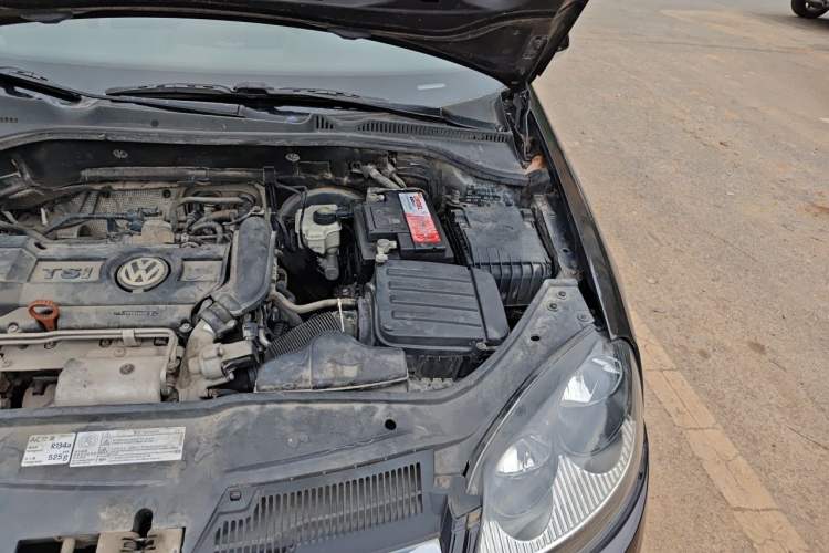 Used Volkswagen Sagitar 2011 1.4 TSI Manual Tech Model Engine Bay Left