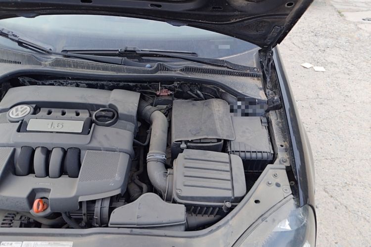Used Volkswagen Sagitar 2011 1.6L Manual Comfort Version Engine Bay Left