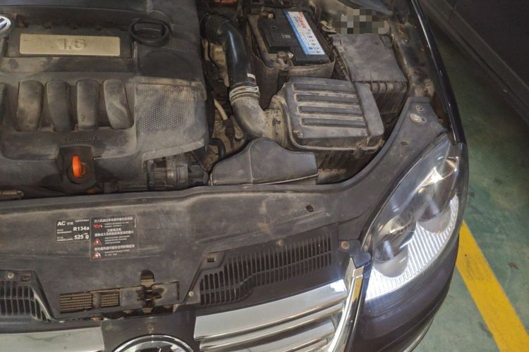Used Volkswagen Sagitar 2011 1.6L Automatic Comfort Edition Engine Bay Left