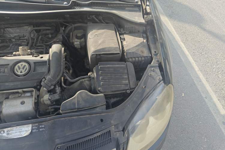 Used Volkswagen Sagitar 2011 1.4 TSI Manual Tech Model Engine Bay Left