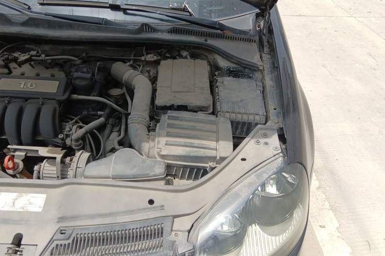 Used Volkswagen Sagitar 2011 1.6L Automatic Comfort Edition Engine Bay Left