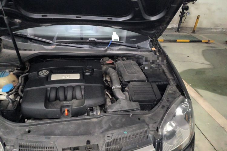Used Volkswagen Sagitar 2011 1.6L Automatic Comfort Edition Engine Bay Left