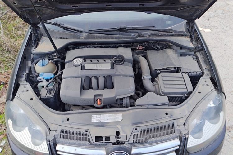 Used Volkswagen Sagitar 2011 1.6L Manual Comfort Version Engine Bay