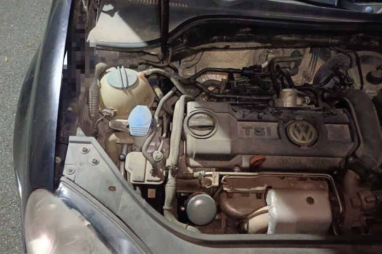 Used Volkswagen Sagitar 2011 1.4 TSI Manual Luxury Edition Engine Bay Right