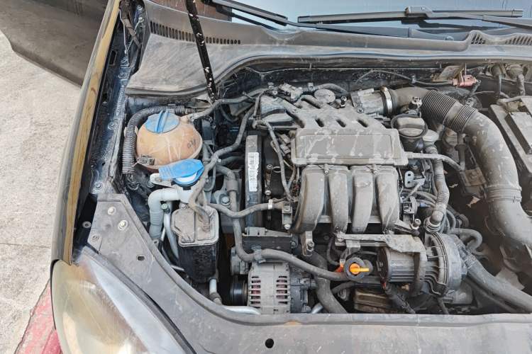 Used Volkswagen Sagitar 2011 1.6L Manual Comfort Version Engine Bay Right
