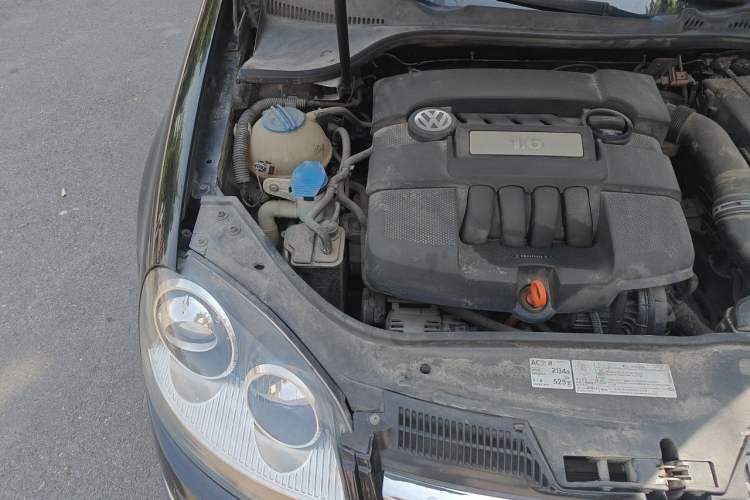 Used Volkswagen Sagitar 2011 1.6L Automatic Special Edition Engine Bay Right