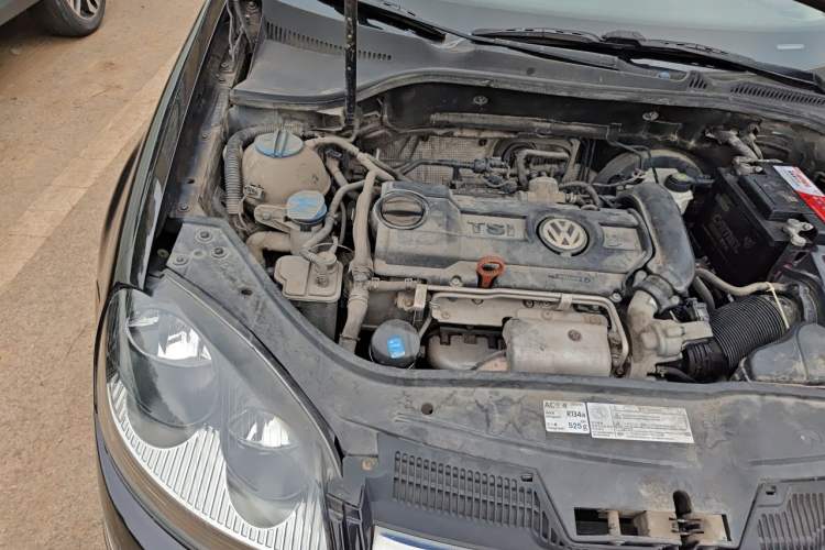 Used Volkswagen Sagitar 2011 1.4 TSI Manual Tech Model Engine Bay Right