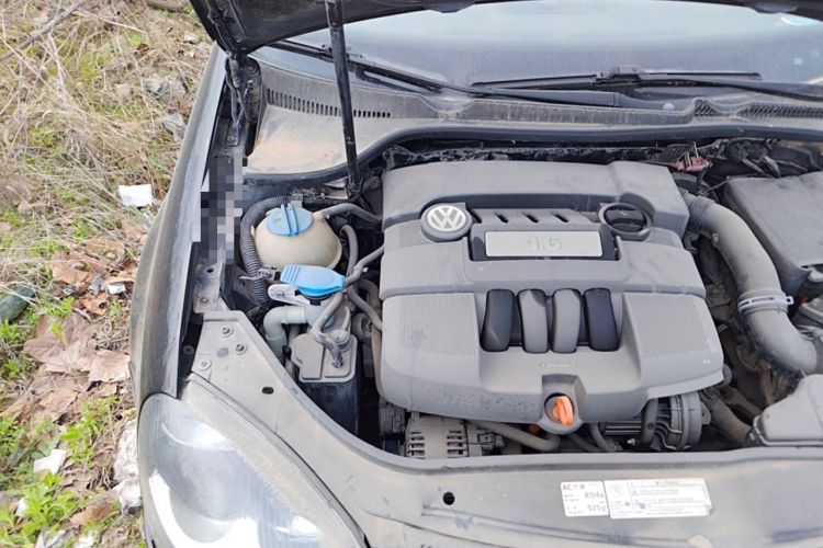 Used Volkswagen Sagitar 2011 1.6L Manual Comfort Version Engine Bay Right