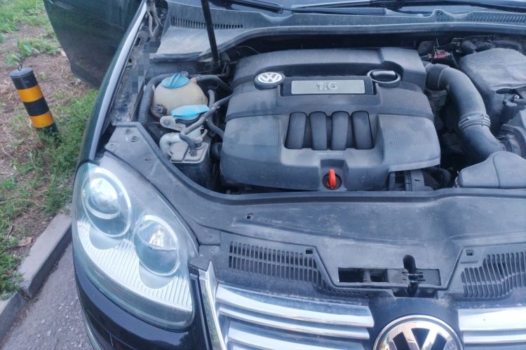 Used Volkswagen Sagitar 2011 1.6L Manual Special Edition Engine Bay Right