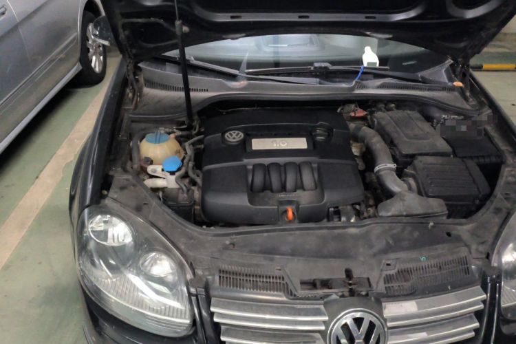 Used Volkswagen Sagitar 2011 1.6L Automatic Comfort Edition Engine Bay Right