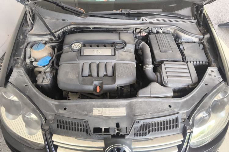 Used Volkswagen Sagitar 2011 1.6L Automatic Comfort Edition Engine Bay