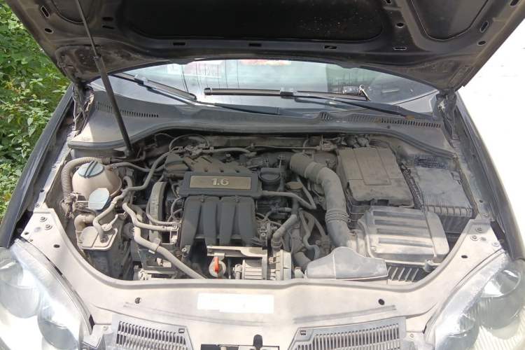 Used Volkswagen Sagitar 2011 1.6L Automatic Comfort Edition Engine Bay