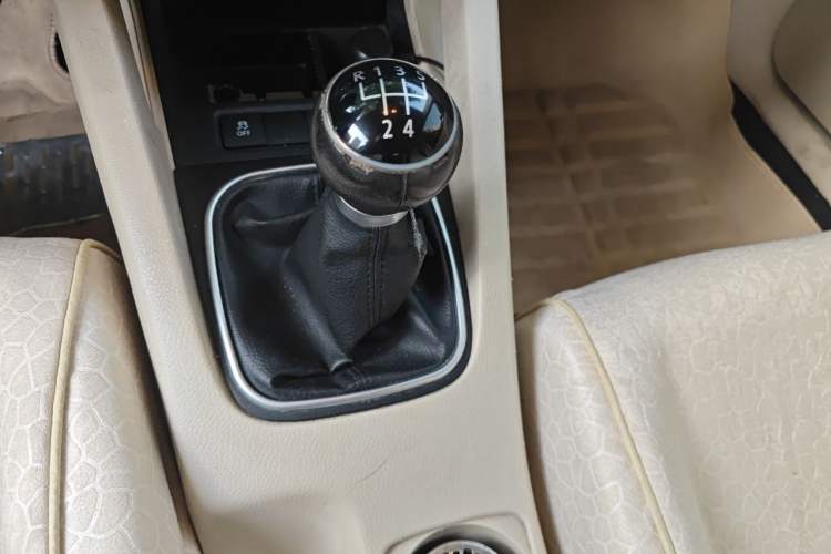 Used Volkswagen Sagitar 2011 1.6L Manual Comfort Version Gear Lever