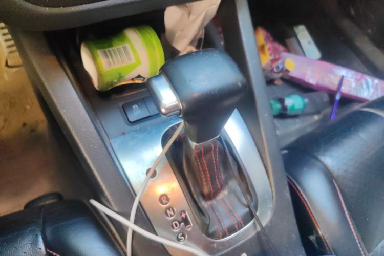 Used Volkswagen Sagitar 2011 1.8TSI Automatic Champion Edition Gear Lever