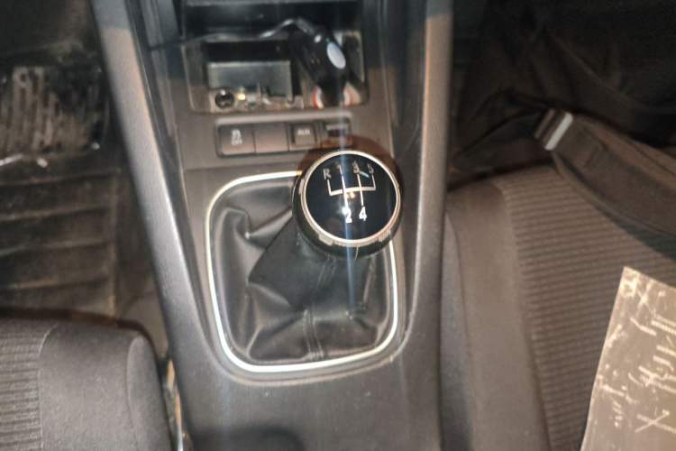 Used Volkswagen Sagitar 2011 1.6L Manual Comfort Version Gear Lever