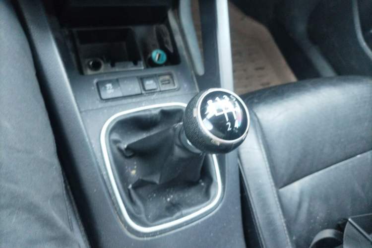 Used Volkswagen Sagitar 2011 1.6L Manual Special Edition Gear Lever