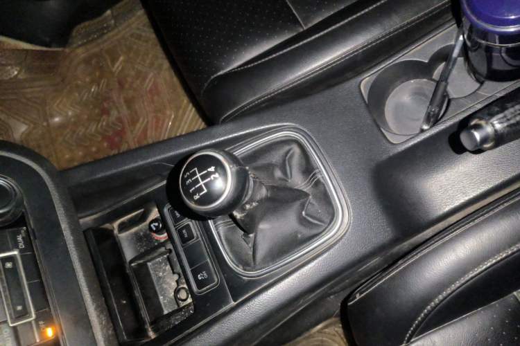 Used Volkswagen Sagitar 2011 1.4 TSI Manual Luxury Edition Gear Lever