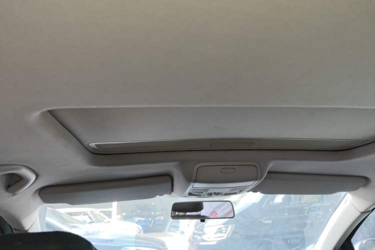 Used Volkswagen Sagitar 2011 1.6L Manual Comfort Version Headliner