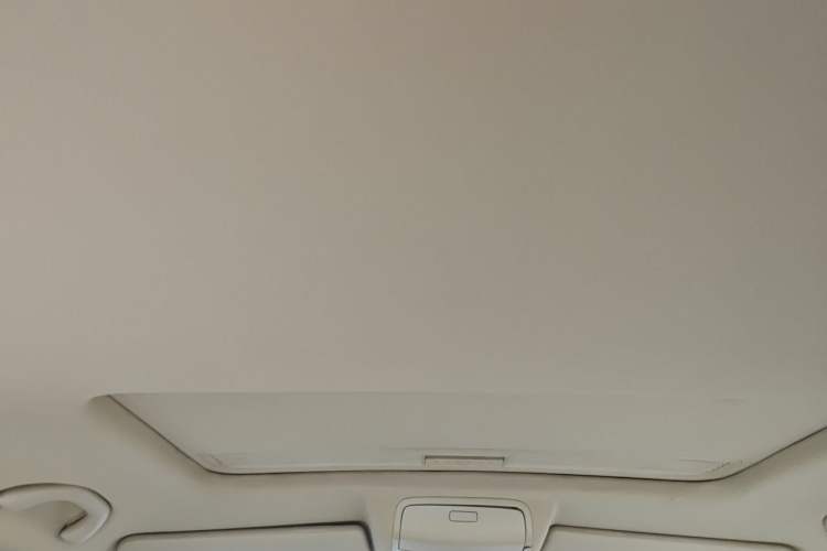 Used Volkswagen Sagitar 2011 1.6L Manual Comfort Version Headliner