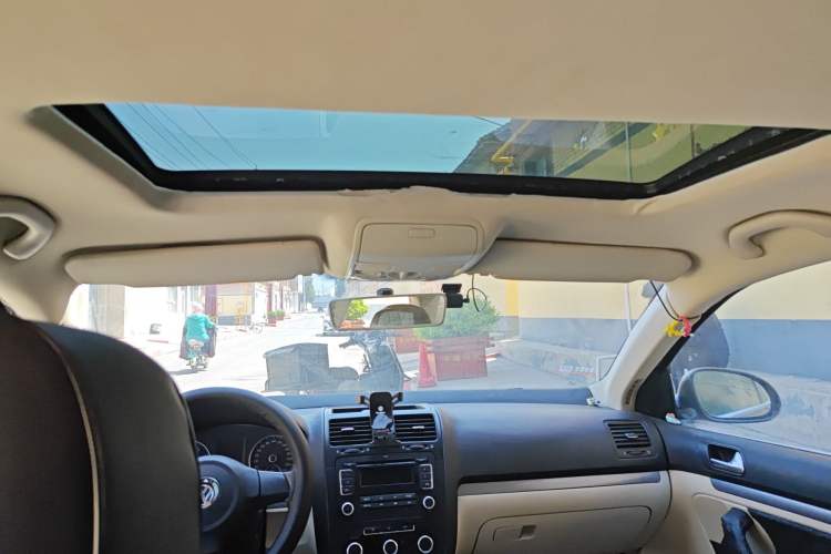 Used Volkswagen Sagitar 2011 1.6L Manual Comfort Version Headliner